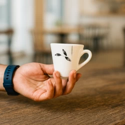 شات قهوه سرامیکی دسته دار ساقه مشکی کوچک